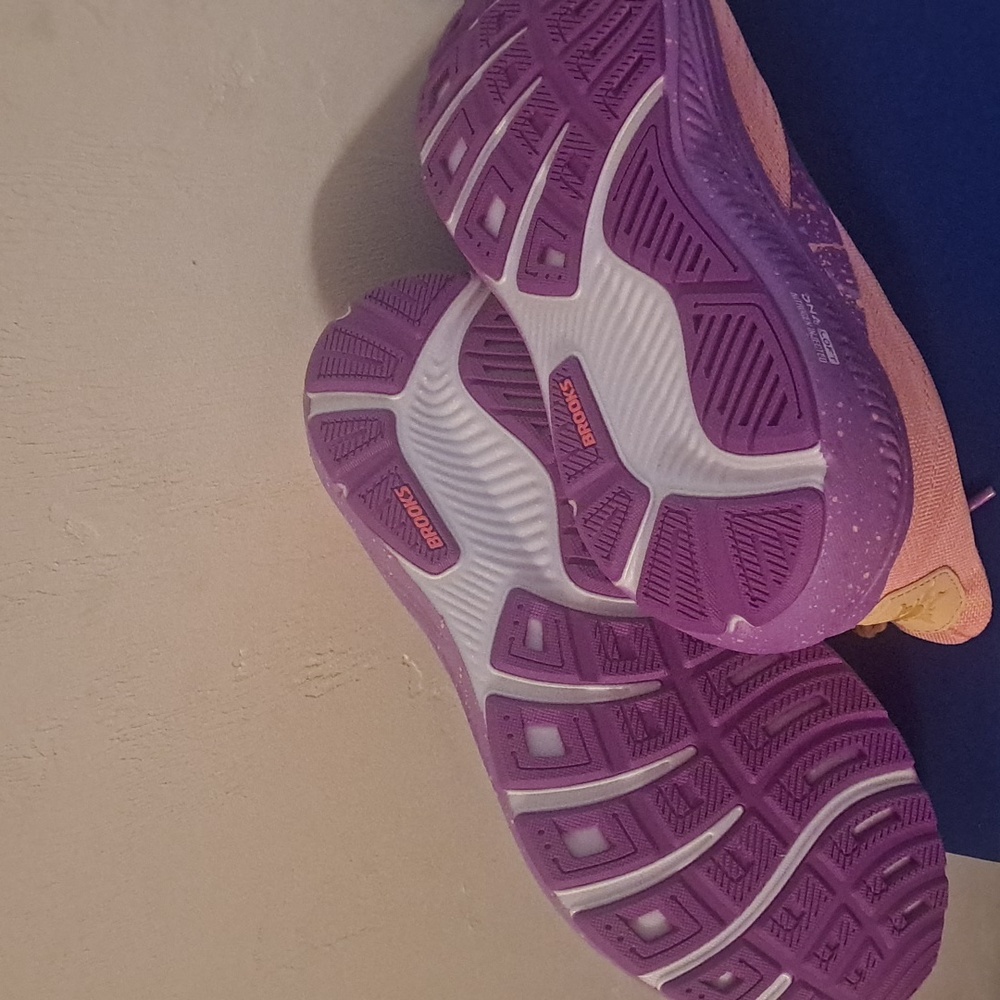 NEW,Brooks,Ghost 17,runDisney,Rapunzel,Tangled shoe,sizes (9.5) Medium (B) - Picture 7 of 16